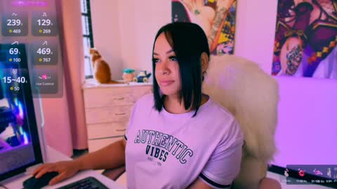 Snapshot of lalablack1_ chatting on December 19, 9:17 pm lalablack1_ online show from December 19, 9:17 pm