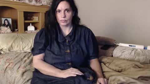 Snapshot of lalaisallbad chatting on November 18, 5:34 am Naomi Rose online show from November 18, 5:34 am