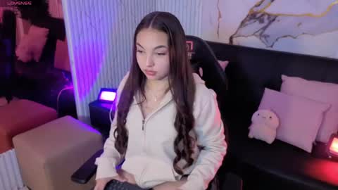 lally_tay online show from May 13, 2:53 am