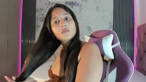 Snapshot of laly_cherry_ chatting on October 30, 12:39 pm Laura online show from October 30, 12:39 pm