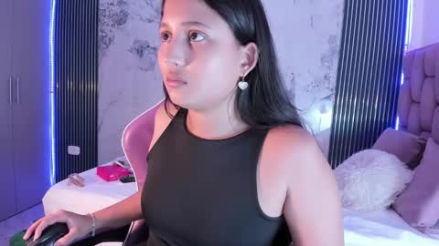 Snapshot of laly_cherry_ chatting on November 2, 12:40 pm Laura online show from November 2, 12:40 pm