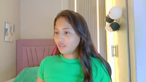 Snapshot of laly_cherry_ chatting on November 16, 12:11 pm Laura online show from November 16, 12:11 pm