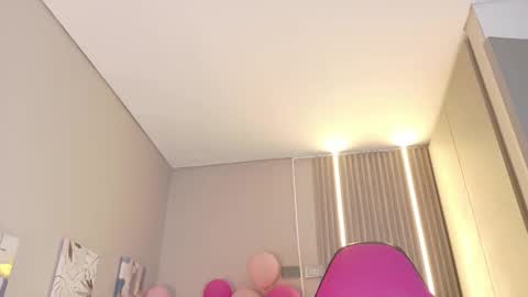 Snapshot of laly_cherry_ chatting on November 20, 12:05 pm Laura online show from November 20, 12:05 pm