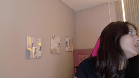 Snapshot of laly_cherry_ chatting on November 22, 12:04 pm Laura online show from November 22, 12:04 pm