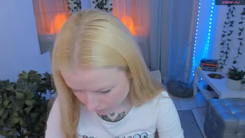 Laly online show from June 3, 11:57 am