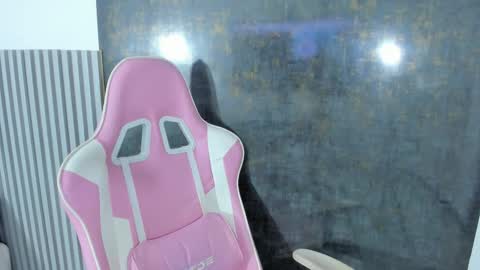 Lana online show from March 8, 8:01 pm