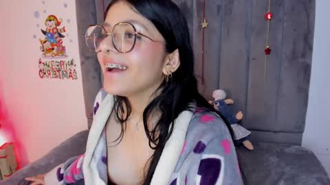 Snapshot of lana_dol chatting on January 6, 6:20 pm ... . . ... online show from January 6, 6:20 pm