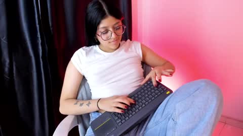 Snapshot of lana_dol chatting on January 15, 4:11 pm ... . . ... online show from January 15, 4:11 pm