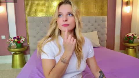 Snapshot of lana_sparks chatting on September 11, 9:20 am Lana online show from September 11, 9:20 am