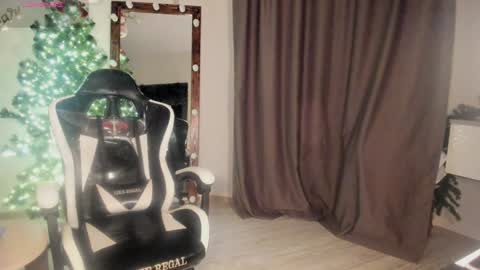 Lana online show from February 5, 7:31 pm