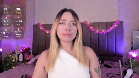 Snapshot of lanaamills chatting on May 11, 5:13 am Lana online show from May 11, 5:13 am