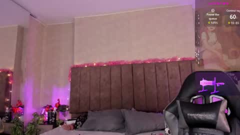 Snapshot of lanaamills chatting on June 9, 3:51 am Lana online show from June 9, 3:51 am