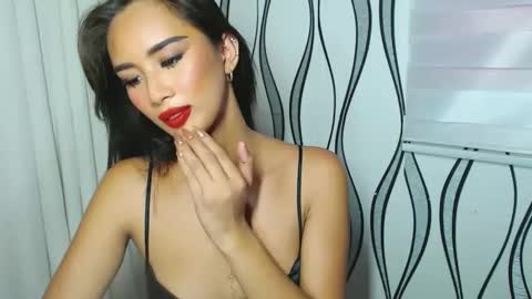 Snapshot of lanadel_hilton chatting on December 3, 12:24 am Lana online show from December 3, 12:24 am