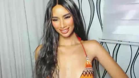 Snapshot of lanadel_hilton chatting on December 9, 6:55 am Lana online show from December 9, 6:55 am