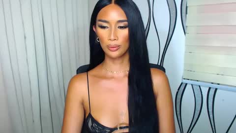 Snapshot of lanadel_hilton chatting on January 16, 5:53 am Lana online show from January 16, 5:53 am