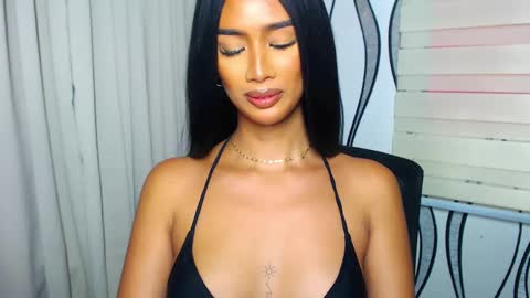 Snapshot of lanadel_hilton chatting on January 19, 11:10 pm Lana online show from January 19, 11:10 pm