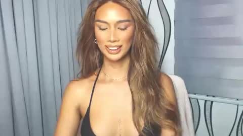 Snapshot of lanadel_hilton chatting on January 26, 12:05 am Lana online show from January 26, 12:05 am