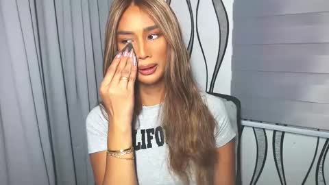 Snapshot of lanadel_hilton chatting on February 6, 12:22 am Lana online show from February 6, 12:22 am