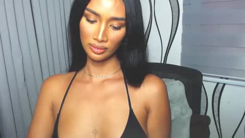 Snapshot of lanadel_hilton chatting on February 10, 5:03 am Lana online show from February 10, 5:03 am