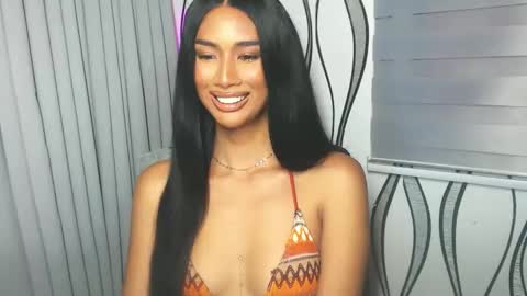 Snapshot of lanadel_hilton chatting on February 11, 11:33 pm Lana online show from February 11, 11:33 pm