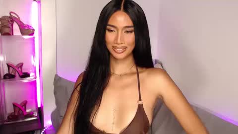 Snapshot of lanadel_hilton chatting on March 4, 4:30 pm Lana online show from March 4, 4:30 pm