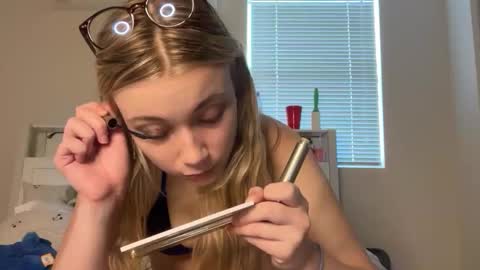 lanademira online show from April 8, 4:51 pm