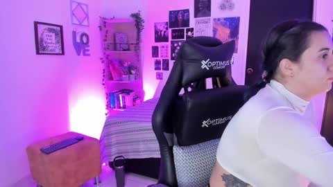 Snapshot of lanaherondale_ chatting on November 27, 9:22 am lanaherondale_ online show from November 27, 9:22 am