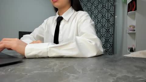 Lana online show from December 9, 10:30 pm