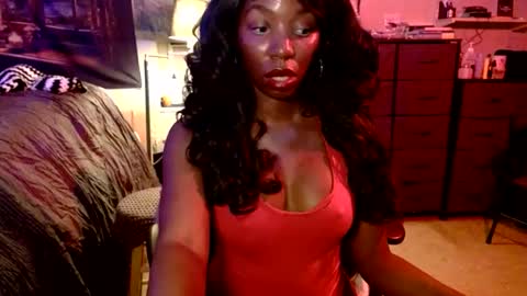 Snapshot of lanaluxxe4 chatting on November 8, 12:11 am lanaluxxe4 online show from November 8, 12:11 am