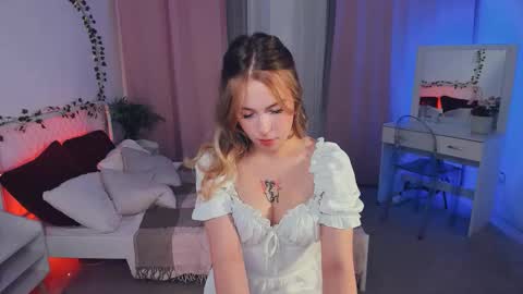 Snapshot of lanaroselle chatting on November 7, 9:48 pm Lana online show from November 7, 9:48 pm