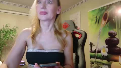 Lana online show from April 7, 6:52 pm