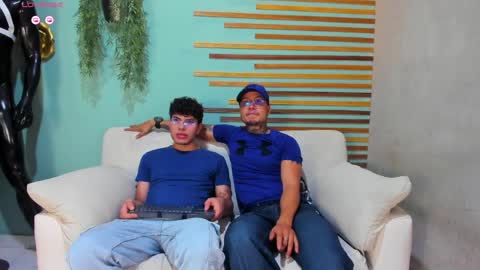 Lance  Max  online show from April 7, 1:28 am