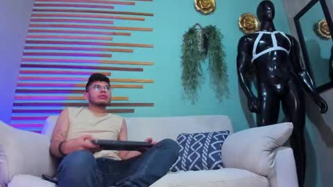 Lance  Max  online show from April 18, 2:48 am