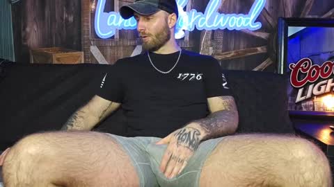 Snapshot of lancehardwood222 chatting on February 6, 1:27 am LANCE online show from February 6, 1:27 am