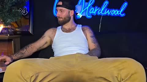 Snapshot of lancehardwood222 chatting on December 18, 1:00 am LANCE online show from December 18, 1:00 am