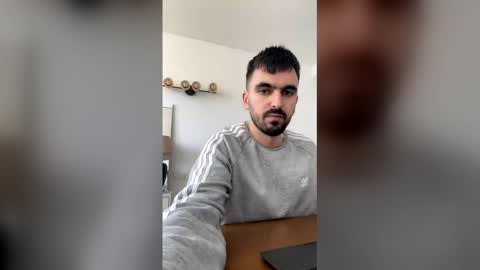 Snapshot of lander920612 chatting on February 18, 10:00 am lander920612 online show from February 18, 10:00 am