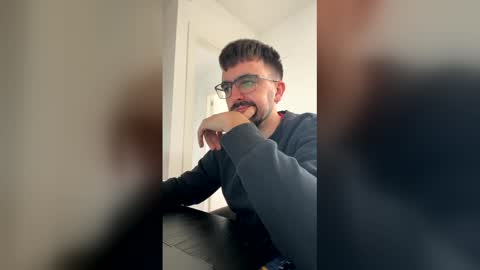 Snapshot of lander920612 chatting on February 21, 9:21 am lander920612 online show from February 21, 9:21 am