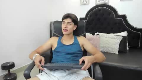 Snapshot of landercruz chatting on October 10, 3:49 am landercruz online show from October 10, 3:49 am