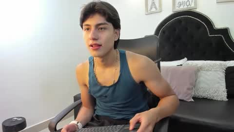 Snapshot of landercruz chatting on October 17, 4:37 am landercruz online show from October 17, 4:37 am