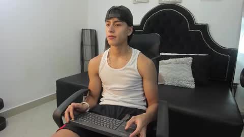 Snapshot of landercruz chatting on October 19, 3:51 am landercruz online show from October 19, 3:51 am