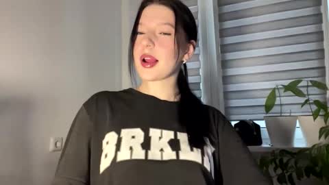 Sarah online show from February 17, 2:13 pm