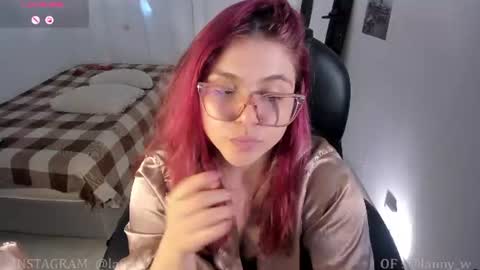 Snapshot of lanna__wilson chatting on July 1, 3:34 pm Lanna online show from July 1, 3:34 pm