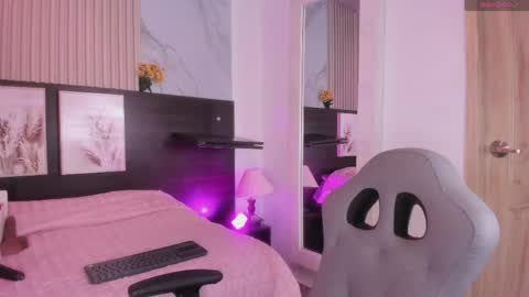 lanna_as online show from April 7, 3:18 am