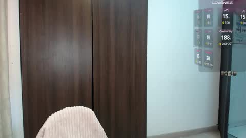 Lanna online show from December 15, 1:04 pm