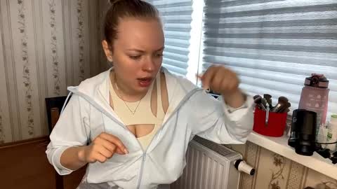 Hello My name is Lola online show from April 1, 11:44 am