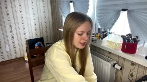 Hello My name is Lola online show from April 2, 11:08 am