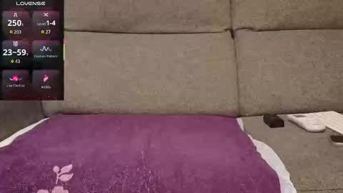 Snapshot of lapetitefrenchie83 chatting on November 20, 10:59 am lapetitefrenchie83 online show from November 20, 10:59 am