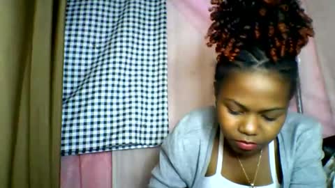 Snapshot of lara_belle chatting on June 10, 4:12 am lara_belle online show from June 10, 4:12 am