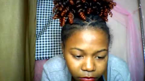 Snapshot of lara_belle chatting on June 10, 4:50 pm lara_belle online show from June 10, 4:50 pm