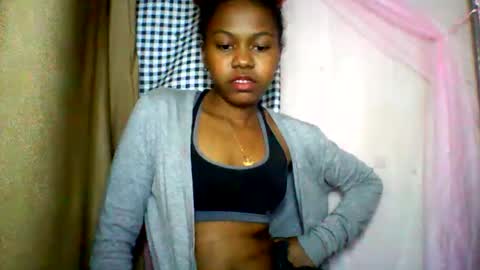 Snapshot of lara_belle chatting on June 11, 12:32 am lara_belle online show from June 11, 12:32 am